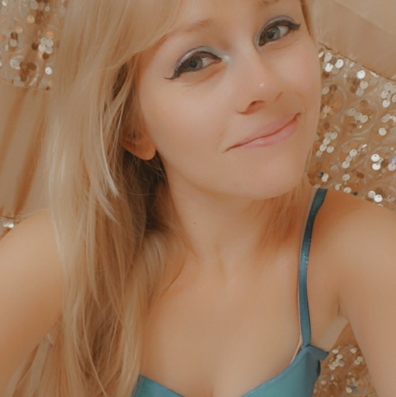 Meet your Posher, Kati - Picture 1 of 2